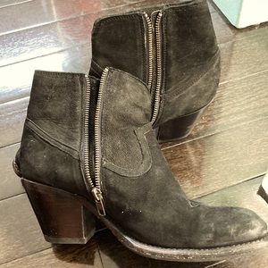 Womens Frye Booties - 9